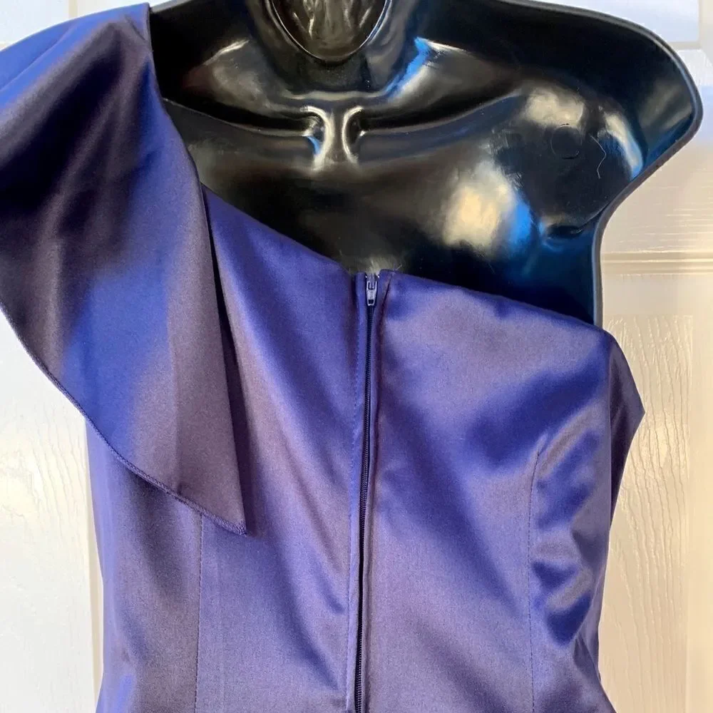 NAVY BLUE SATIN ONE SLEEVE SIZE 11 by TWEEZE ME